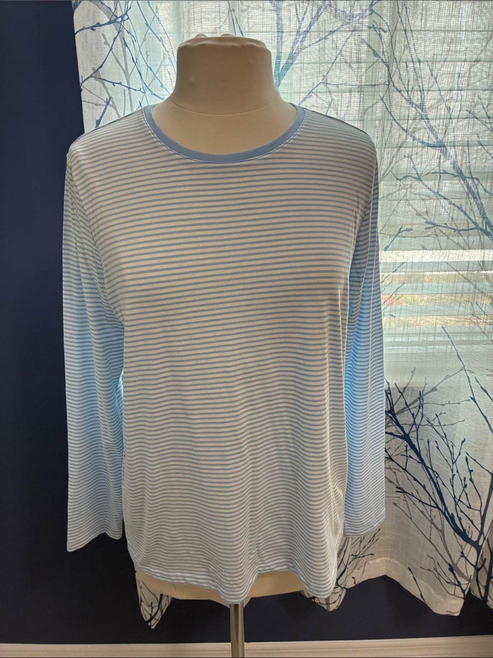 Lands’ End Light Blue & White Striped Long-Sleeve Women's Top - Picture 2 of 6